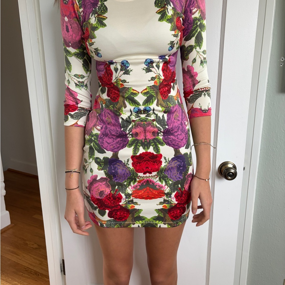 Vintage H&M floral stretch midi dress with 3/4 sleeves and cut out backline